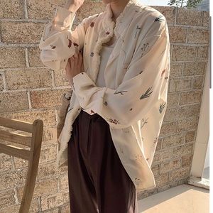 Floral blouse shirt button print minimalist chic cream top